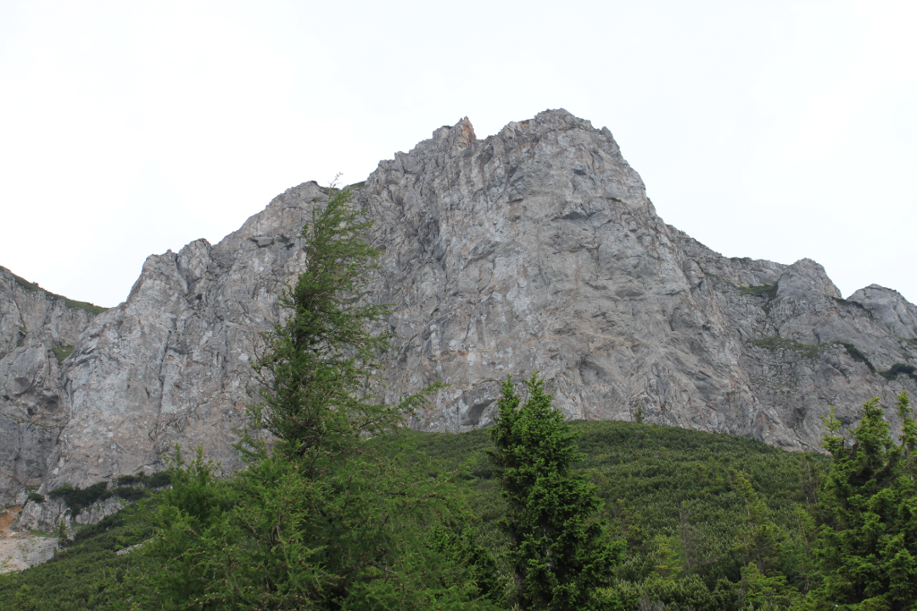 Abbildung 2: Ein zweiter Blick hinauf zu diesen Felsen