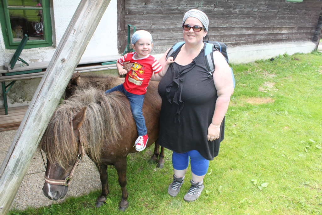 Abbildung 5: Meine zwei Mädels mit zwei Ponys