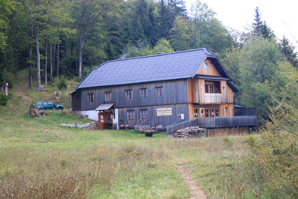 Abbildung 12: 
      Die Waldburgangerhütte in voller Pracht. Endlich wieder mal hier heroben!